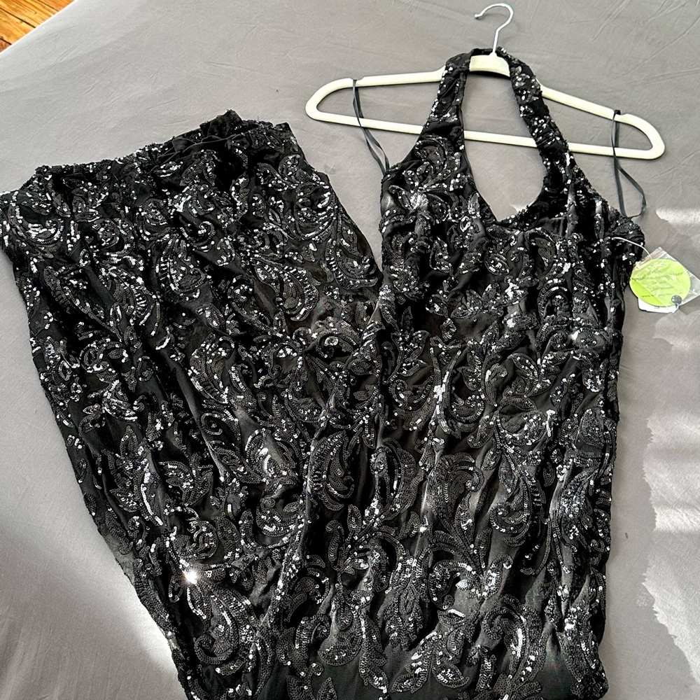 NWT Windsor Store black sequin floor length evening gown